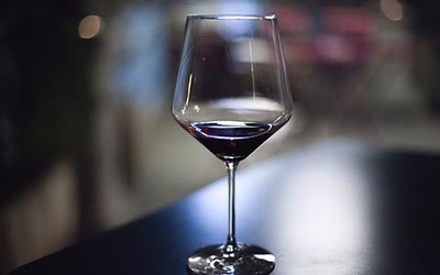 干红葡萄酒的年份、保质期、适饮期有什么意义?